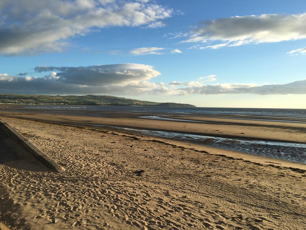 No5 Ayr Beach - Coorie Doon Stays מראה חיצוני תמונה